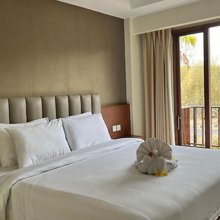 New Kuta Hotel By Lorin Улувату Екстер'єр фото