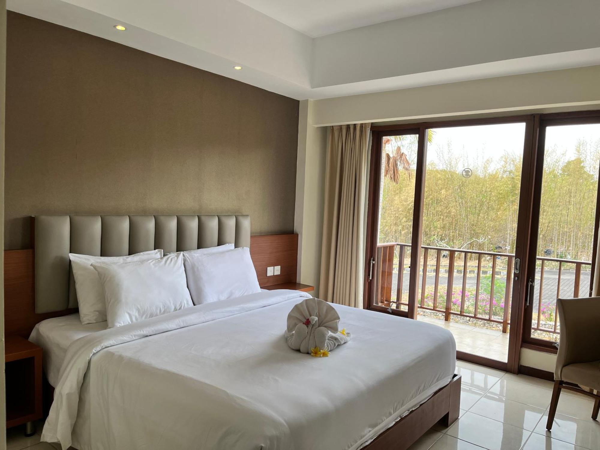 New Kuta Hotel By Lorin Улувату Екстер'єр фото