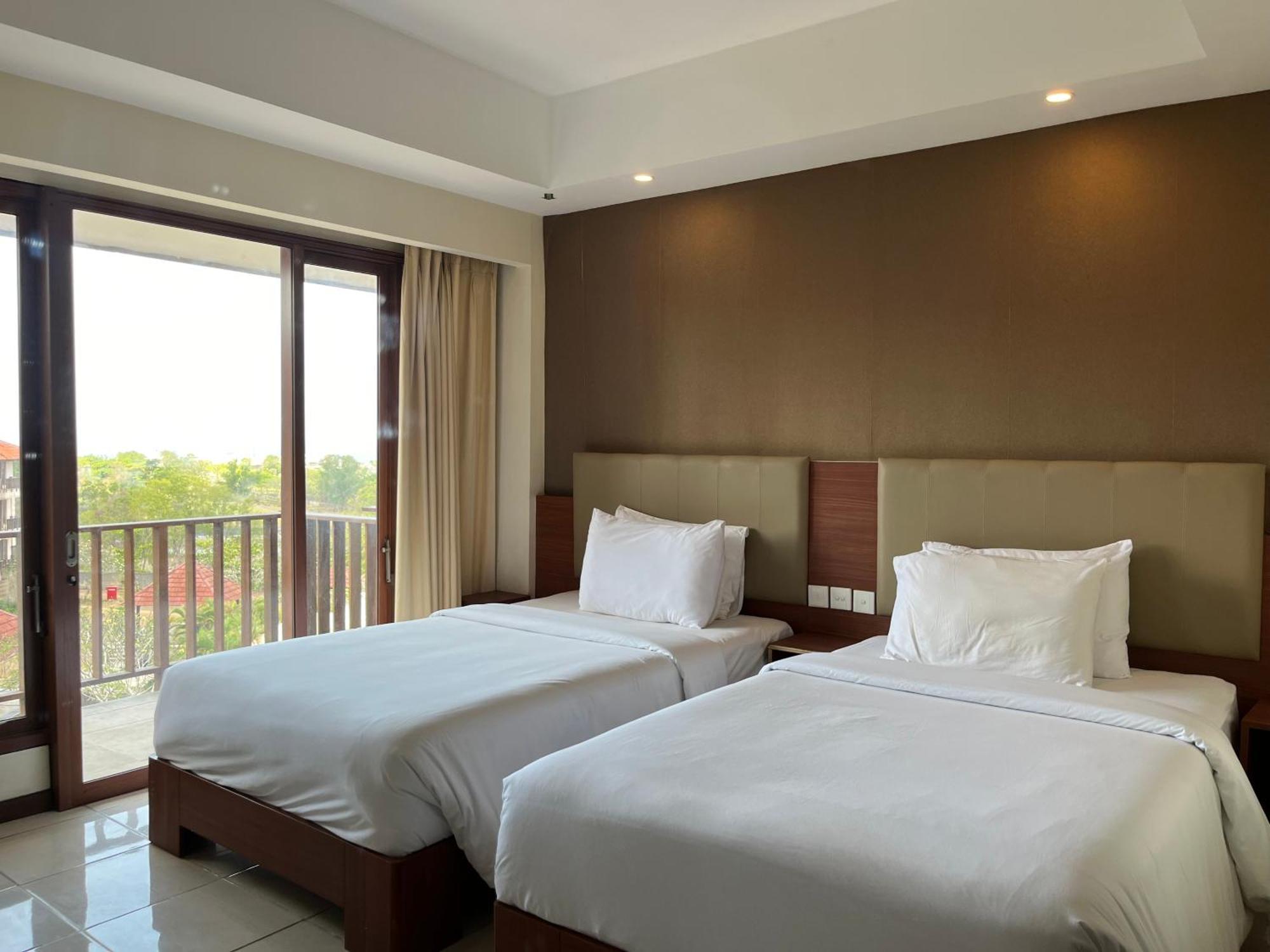 New Kuta Hotel By Lorin Улувату Екстер'єр фото