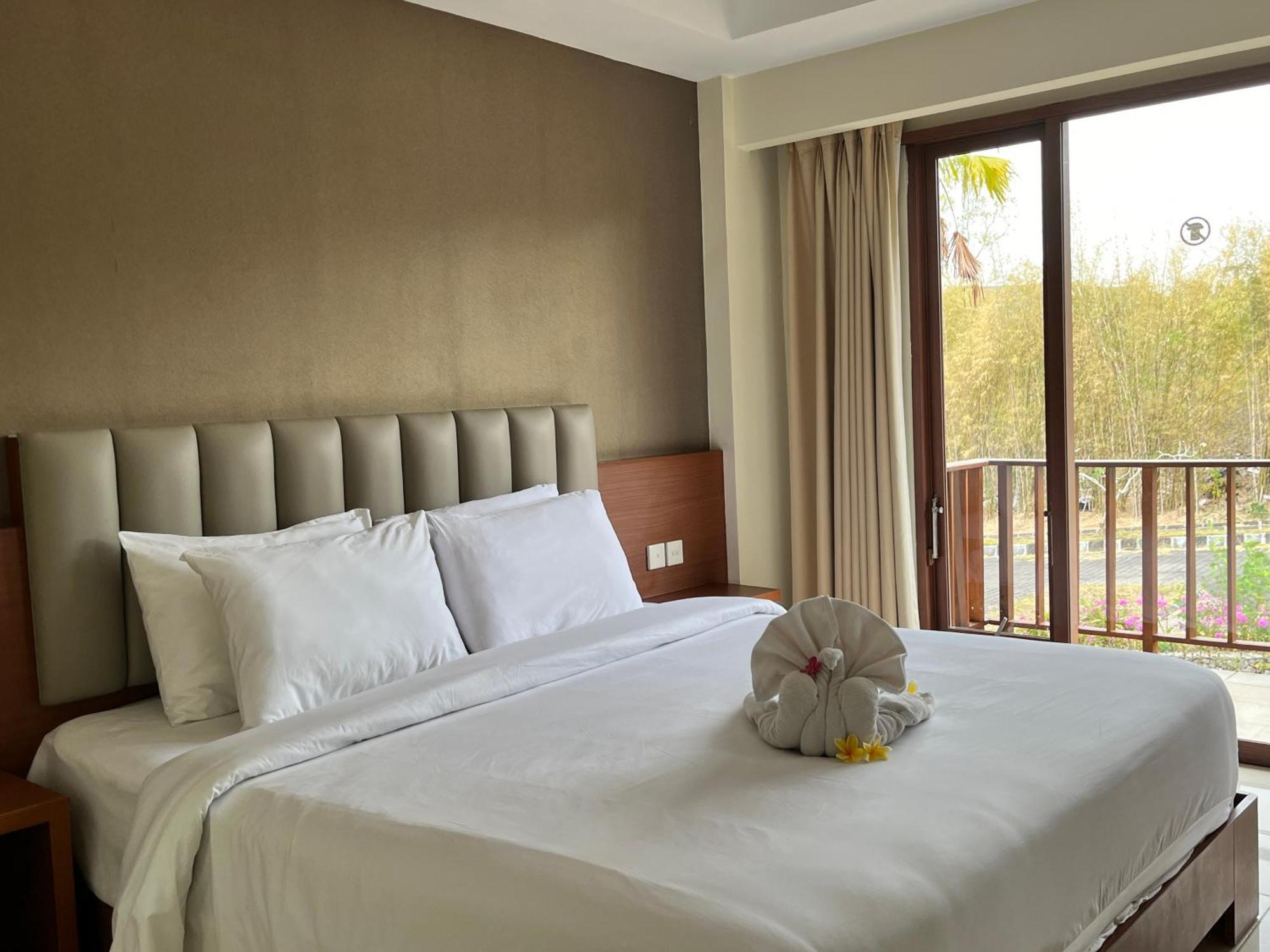 New Kuta Hotel By Lorin Улувату Екстер'єр фото